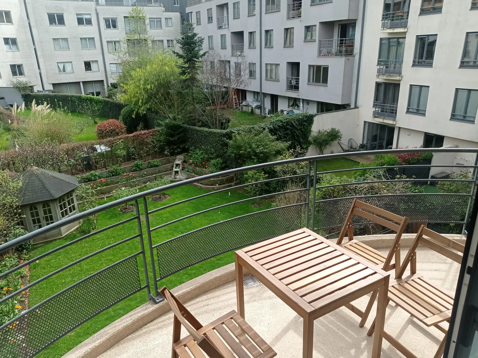 A Vibrant Brussels Neighborhood