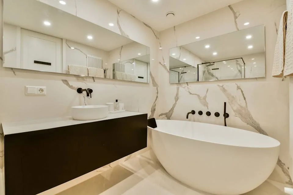 Exclusive Amenities & Services