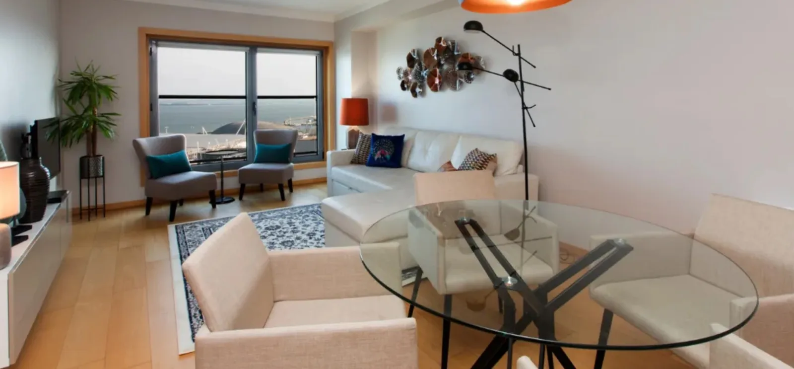 Fully equipped 1/2 Bedroom