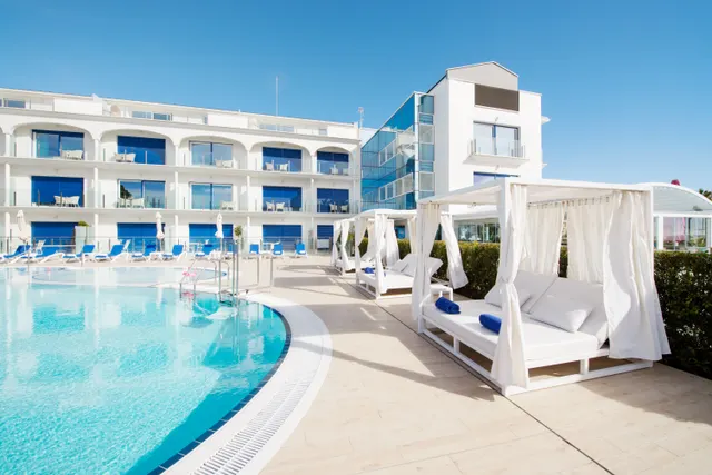Splendom Beach Club